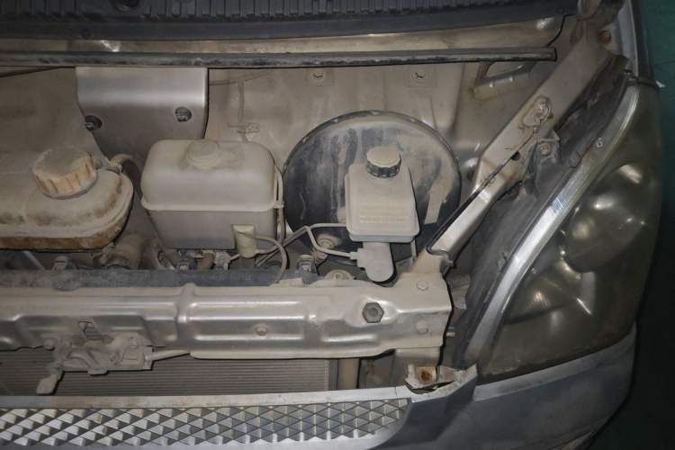 Used Wuling Rongguang 2012 1.5L Extended Basic Version Engine Bay Left