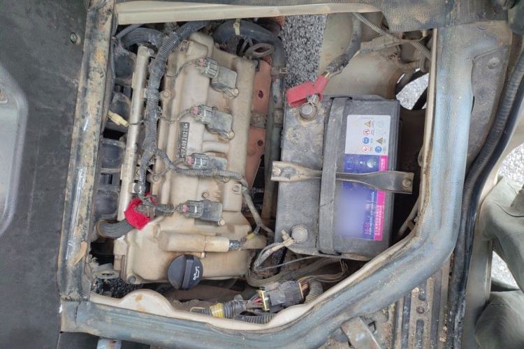 Used Wuling Rongguang 2012 1.5L Extended Basic Version Engine Bay Left