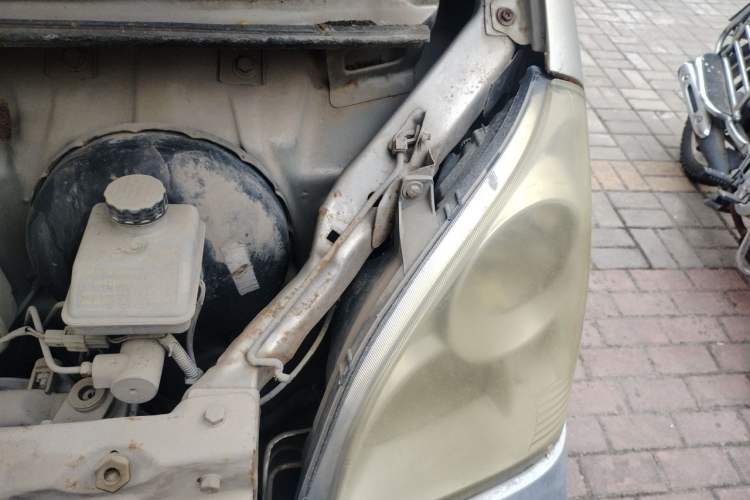 Used Wuling Rongguang 2012 1.2L Extended Basic Version LJY Engine Bay Left