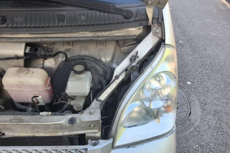 Used Wuling Rongguang 2012 1.5L Extended Standard Version Engine Bay Left