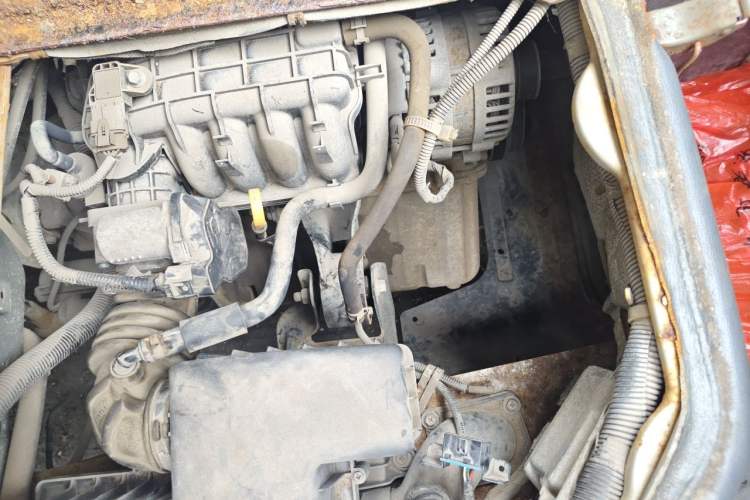 Used Wuling Rongguang 2012 1.5L Extended Basic Version Engine Bay Left