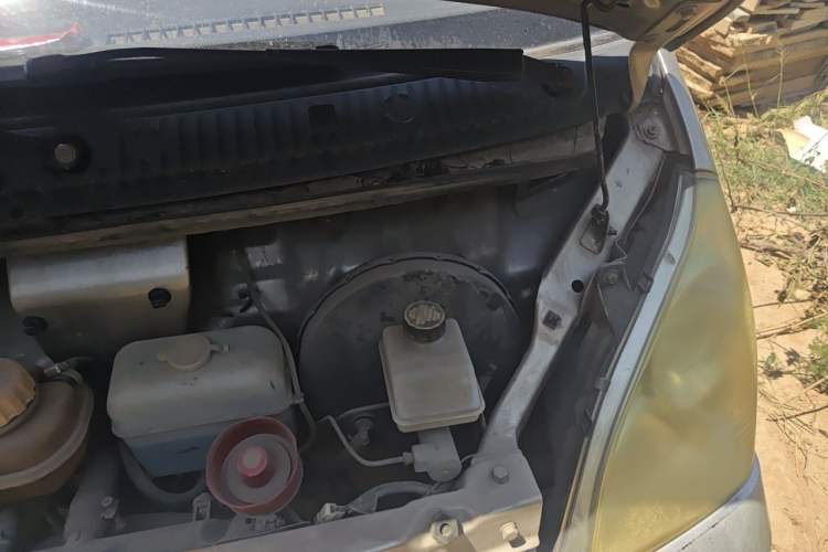 Used Wuling Rongguang 2012 1.5L Extended Basic Version Engine Bay Left