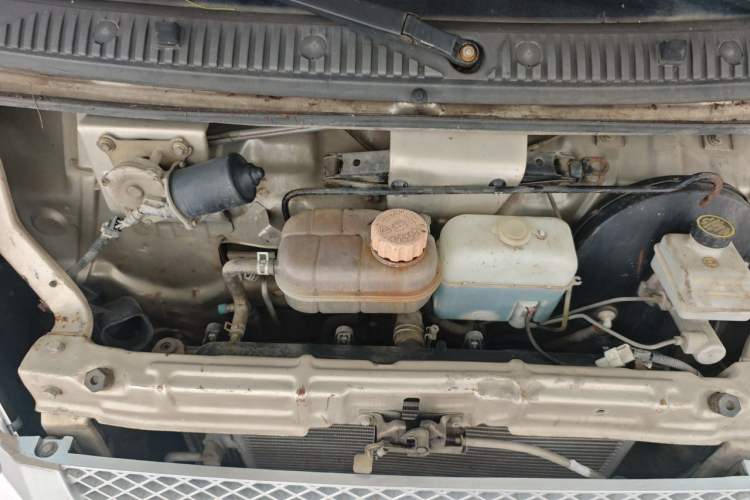Used Wuling Rongguang 2012 1.5L Extended Basic Version Engine Bay