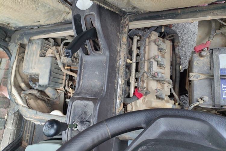 Used Wuling Rongguang 2012 1.5L Extended Basic Version Engine Bay
