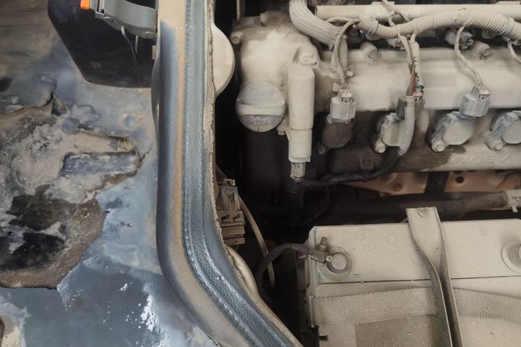 Used Wuling Rongguang 2012 1.5L Extended Basic Version Engine Bay Right