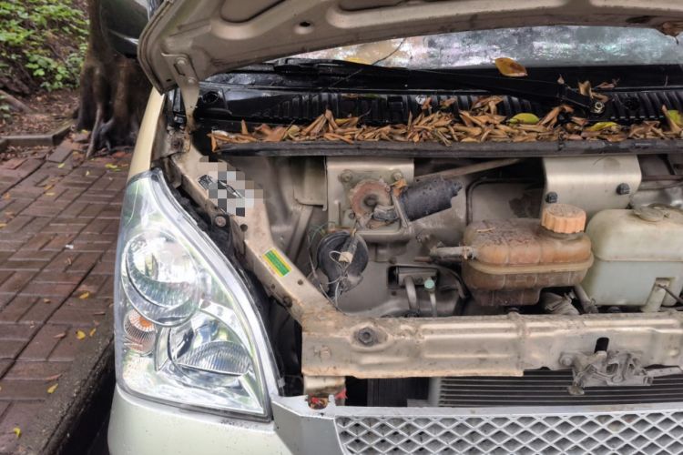 Used Wuling Rongguang 2012 1.2L Extended Basic Version LJY Engine Bay Right