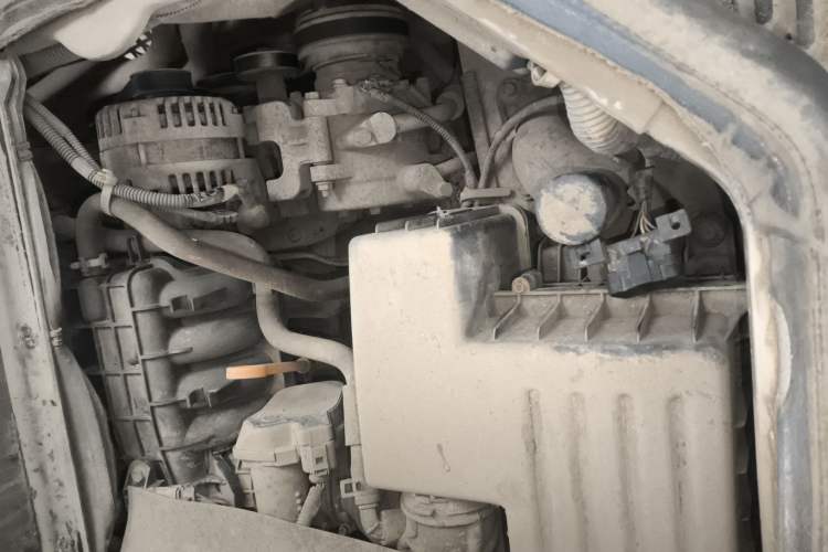 Used Wuling Rongguang 2012 1.5L Extended Basic Version Engine Bay Right