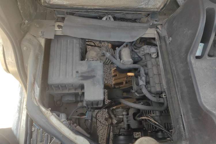 Used Wuling Rongguang 2012 1.5L Extended Basic Version Engine Bay Right