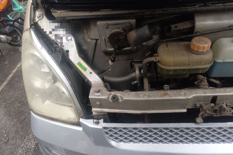 Used Wuling Rongguang 2012 1.5L Extended Standard Version Engine Bay Right