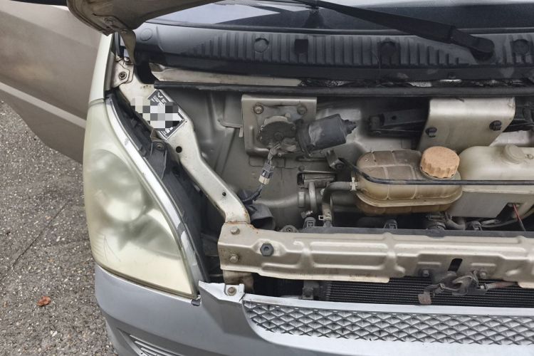 Used Wuling Rongguang 2012 1.5L Extended Basic Version Engine Bay Right