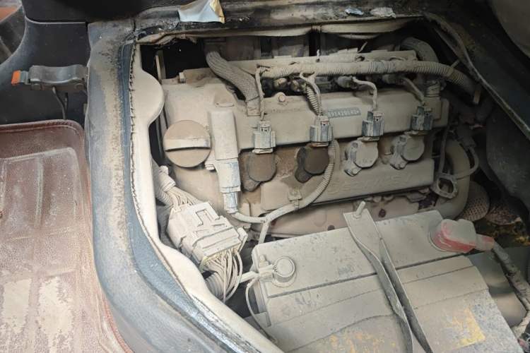 Used Wuling Rongguang 2012 1.5L Extended Basic Version Engine Bay Right