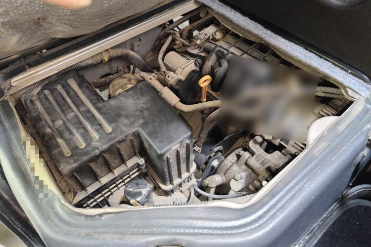 Used Wuling Rongguang 2012 1.5L Extended Basic Version Engine Bay Right
