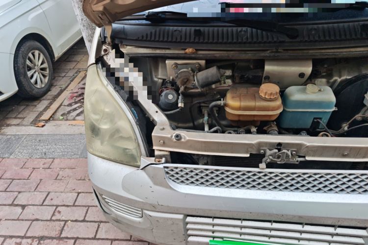 Used Wuling Rongguang 2012 1.5L Extended Basic Version Engine Bay Right