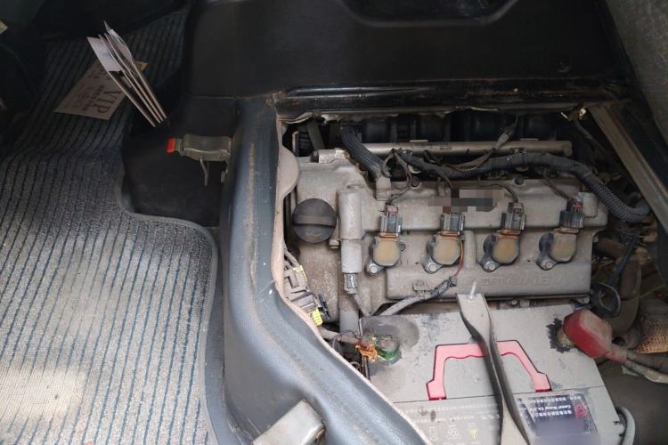 Used Wuling Rongguang 2012 1.5L Extended Basic Version Engine Bay Right