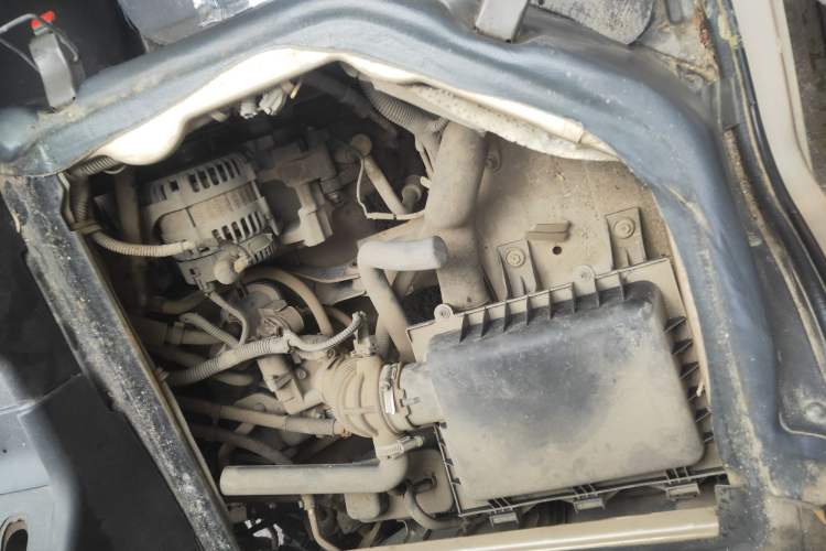 Used Wuling Rongguang 2012 1.2L Extended Basic Version LJY Engine Bay Right