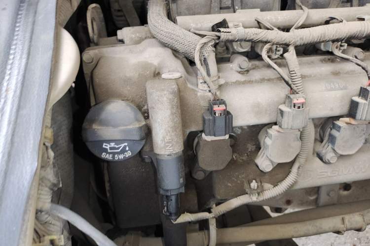Used Wuling Rongguang 2012 1.5L Extended Standard Version Engine Bay Right