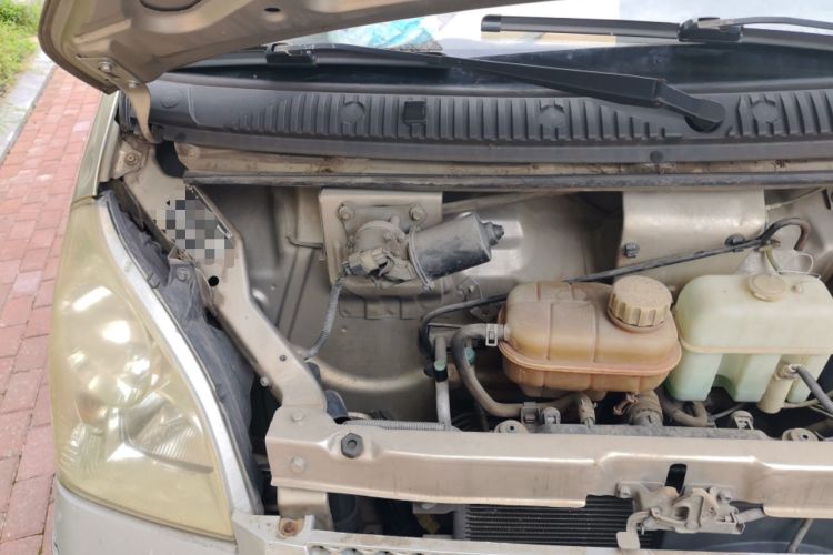 Used Wuling Rongguang 2012 1.5L Extended Basic Version Engine Bay Right