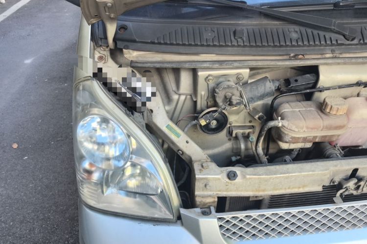 Used Wuling Rongguang 2012 1.5L Extended Standard Version Engine Bay Right