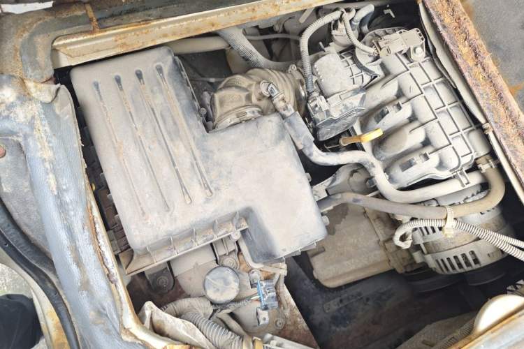 Used Wuling Rongguang 2012 1.5L Extended Basic Version Engine Bay Right