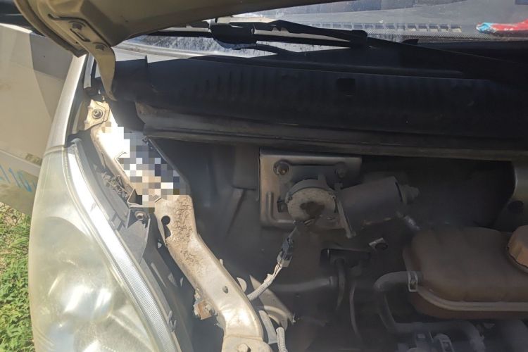 Used Wuling Rongguang 2012 1.5L Extended Basic Version Engine Bay Right