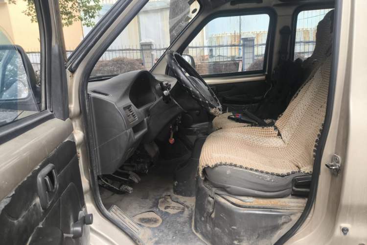 Used Wuling Rongguang 2012 1.5L Extended Basic Version Left Front Seat