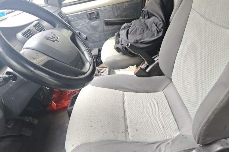 Used Wuling Rongguang 2012 1.5L Extended Basic Version Left Front Seat