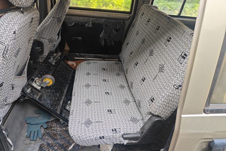 Used Wuling Rongguang 2012 1.5L Extended Basic Version Left Rear Seat