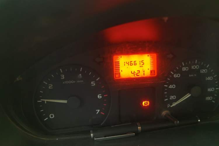 Used Wuling Rongguang 2012 1.5L Extended Basic Version Odometer Close Up