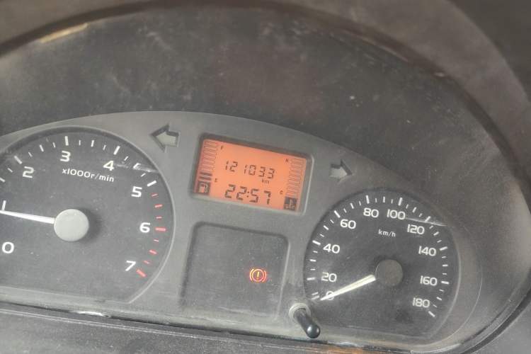 Used Wuling Rongguang 2012 1.5L Extended Basic Version Odometer Close Up