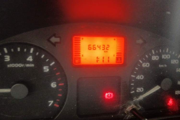 Used Wuling Rongguang 2012 1.5L Extended Standard Version Odometer Close Up