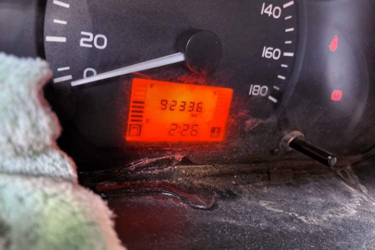 Used Wuling Rongguang 2012 1.5L Extended Basic Version Odometer Close Up