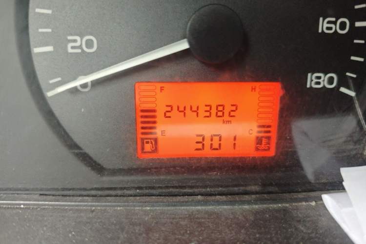 Used Wuling Rongguang 2012 1.5L Extended Basic Version Odometer Close Up
