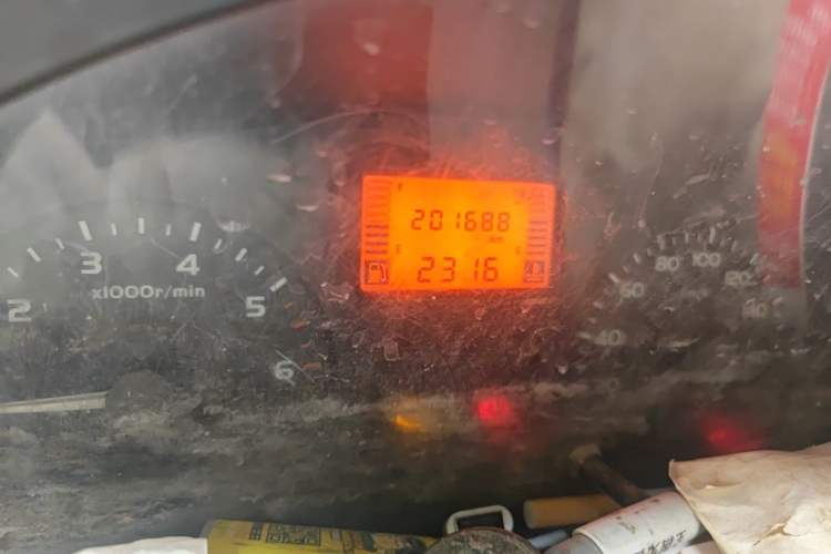 Used Wuling Rongguang 2012 1.5L Extended Basic Version Odometer Close Up