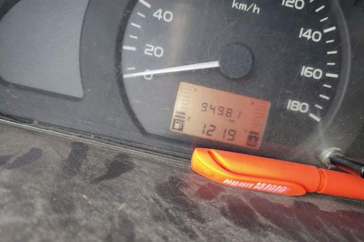 Used Wuling Rongguang 2012 1.5L Extended Basic Version Odometer Close Up