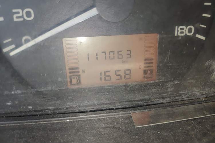 Used Wuling Rongguang 2012 1.5L Extended Basic Version Odometer Close Up