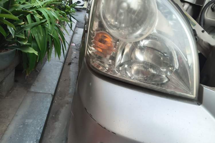 Used Wuling Rongguang 2012 1.5L Extended Basic Version Right Front Headlight
