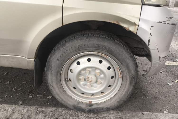 Used Wuling Rongguang 2012 1.5L Extended Basic Version Right Front Wheel Hub