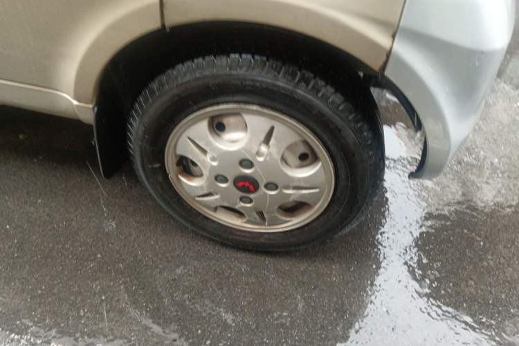 Used Wuling Rongguang 2012 1.5L Extended Standard Version Right Front Wheel Hub