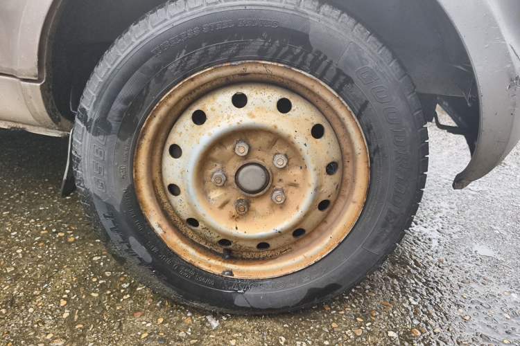 Used Wuling Rongguang 2012 1.5L Extended Basic Version Right Front Wheel Hub