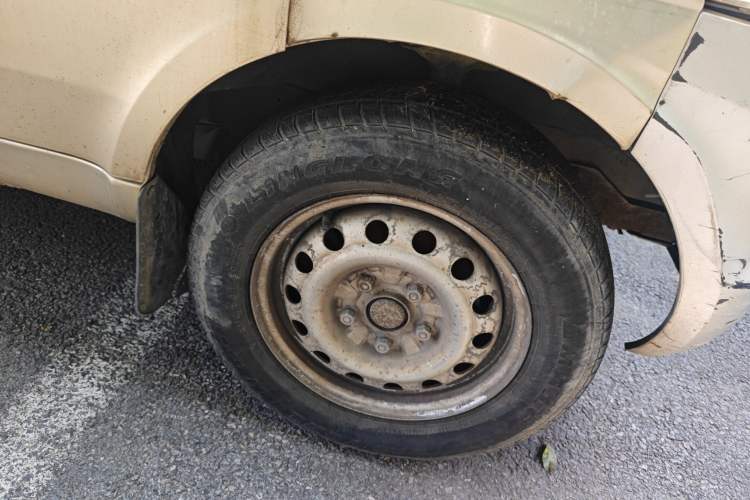 Used Wuling Rongguang 2012 1.5L Extended Basic Version Right Front Wheel Hub