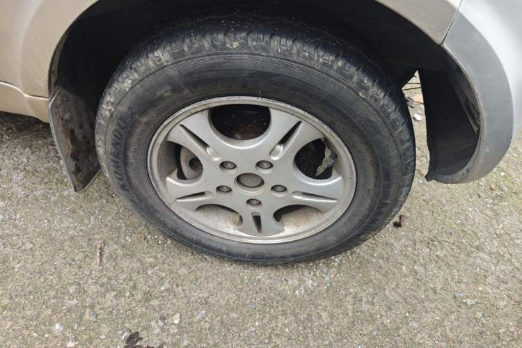 Used Wuling Rongguang 2012 1.5L Extended Basic Version Right Front Wheel Hub