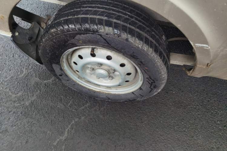 Used Wuling Rongguang 2012 1.2L Extended Basic Version LJY Right Front Wheel Hub
