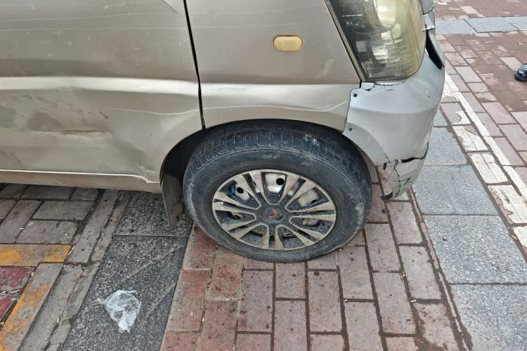 Used Wuling Rongguang 2012 1.5L Extended Basic Version Right Front Wheel Hub