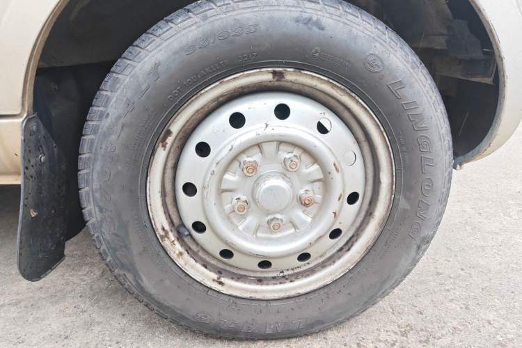 Used Wuling Rongguang 2012 1.2L Extended Basic Version LJY Right Front Wheel Hub