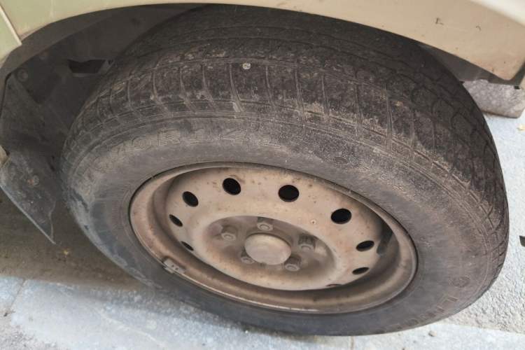 Used Wuling Rongguang 2012 1.5L Extended Basic Version Right Front Wheel Hub