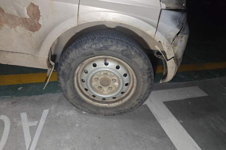Used Wuling Rongguang 2012 1.5L Extended Basic Version Right Front Wheel Hub
