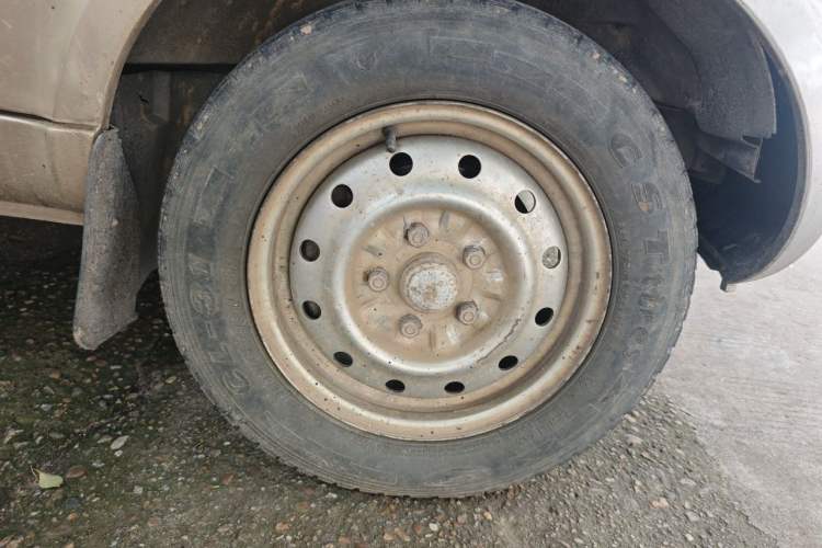 Used Wuling Rongguang 2012 1.5L Extended Basic Version Right Front Wheel Hub