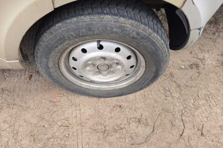 Used Wuling Rongguang 2012 1.5L Extended Basic Version Right Front Wheel Hub
