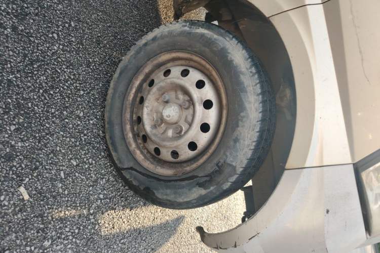 Used Wuling Rongguang 2012 1.2L Extended Basic Version LJY Right Front Wheel Hub