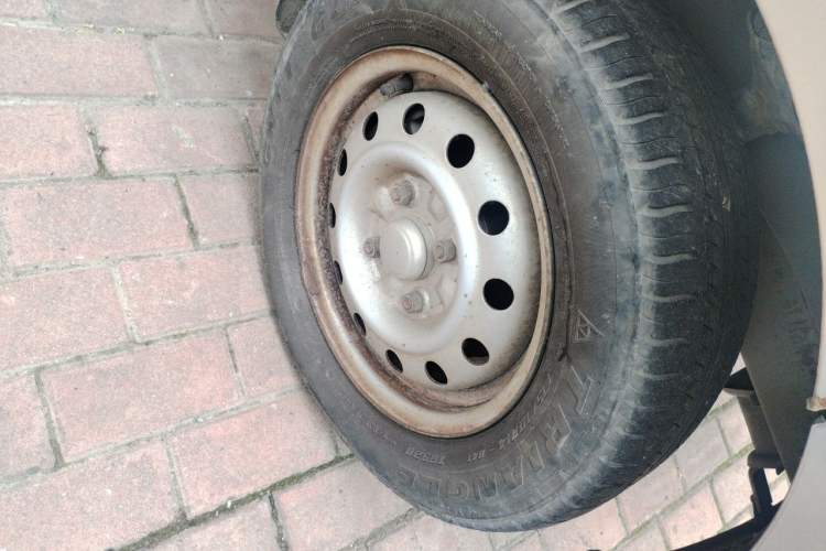 Used Wuling Rongguang 2012 1.2L Extended Basic Version LJY Right Front Wheel Hub